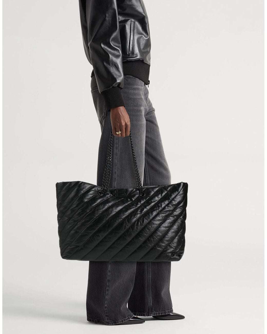 Balenciaga Large Chain Handbag in Black | Lyst