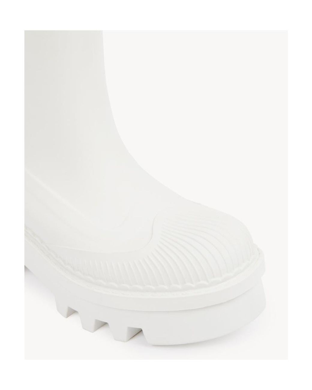 Chloé White Chloé Round Toe Chelsea Boots
