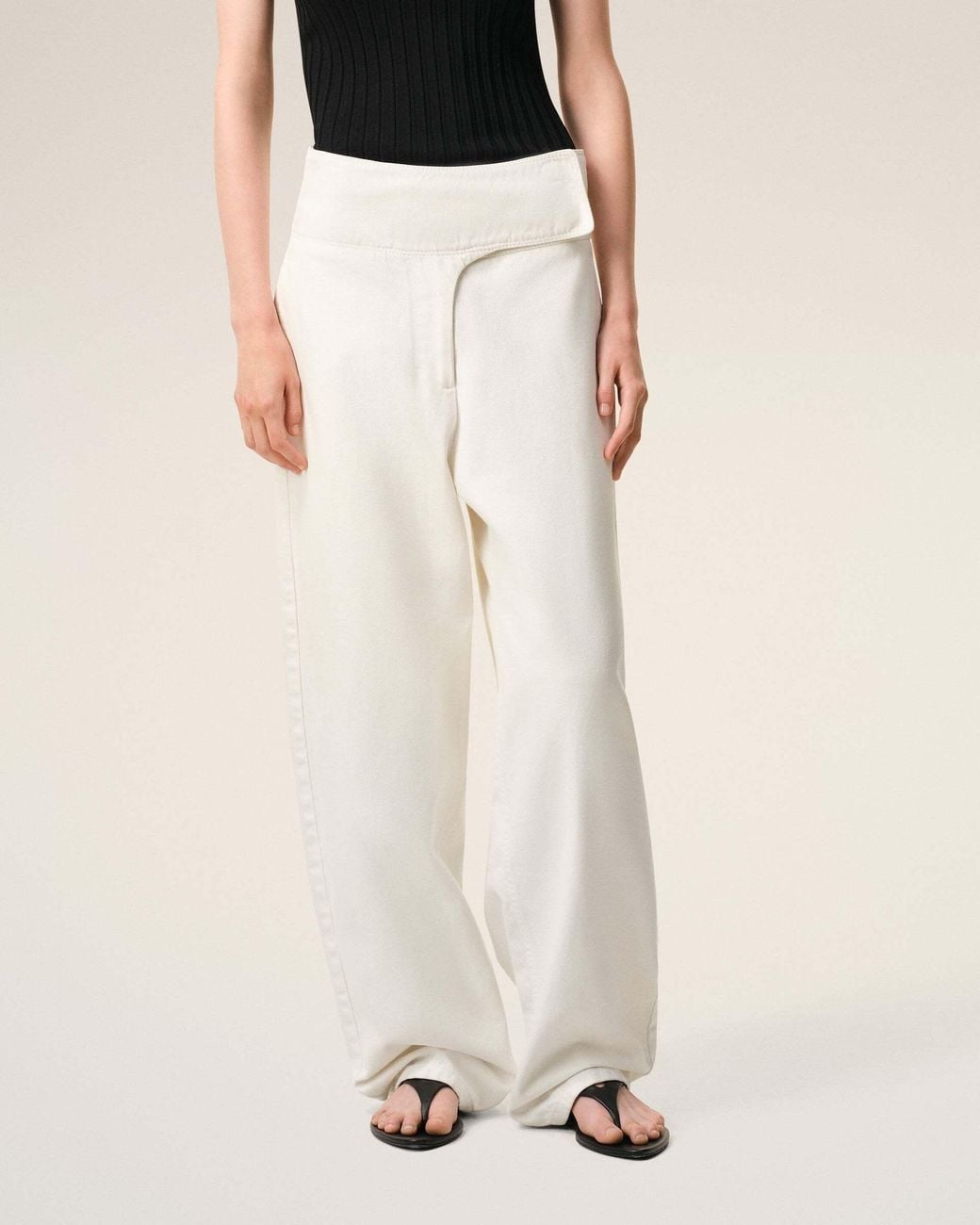 AMI White Ami Wrapped Belted Balloon Jeans