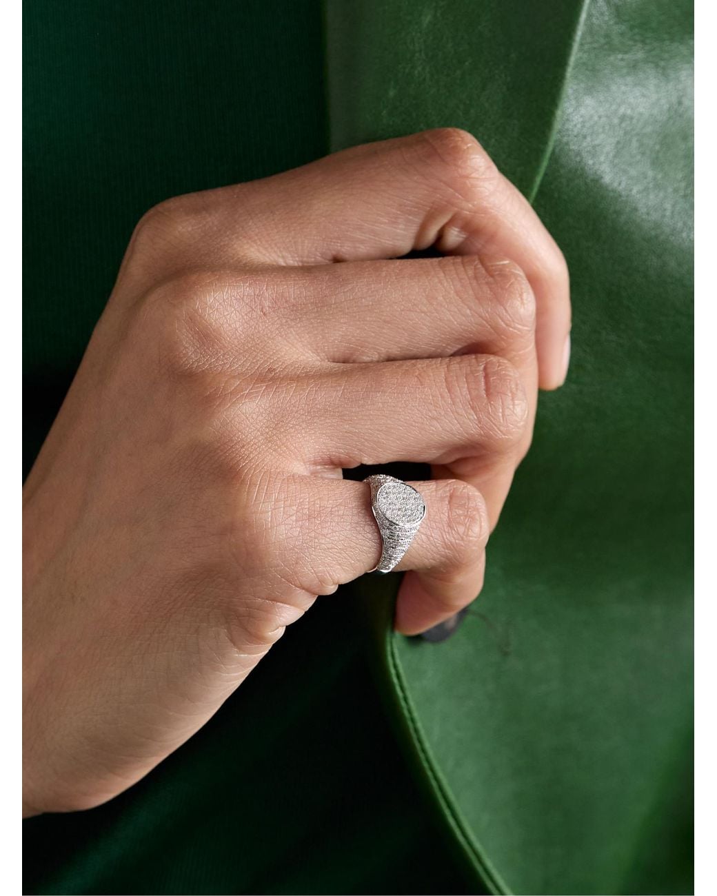Yvonne Léon White 9-Karat Diamond Ring