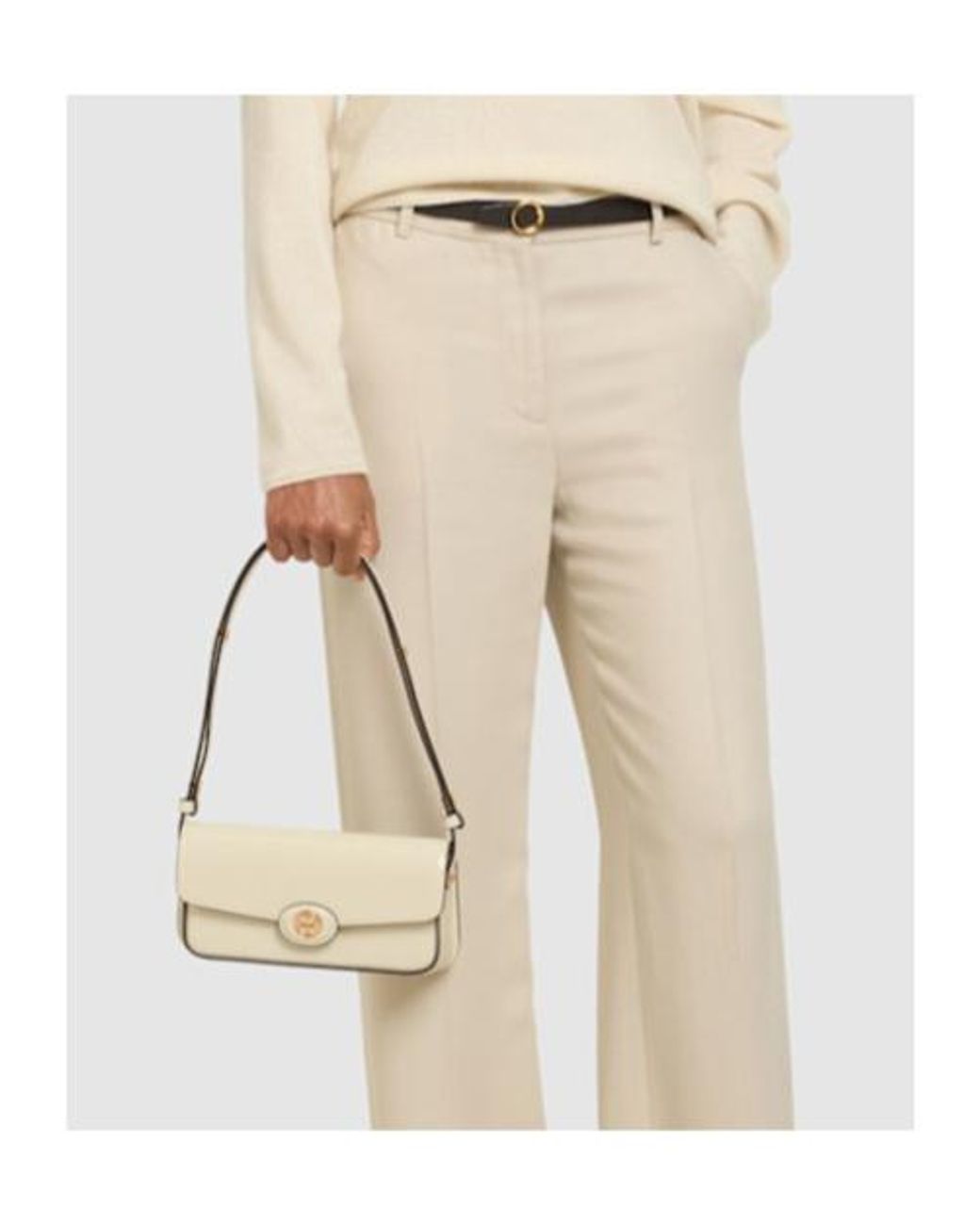 【Tory Burch】E/W Robinson ブラッシュドレザーバッグ Tory Burch E/W Robinson Shoulder Bag in Natural | Lyst