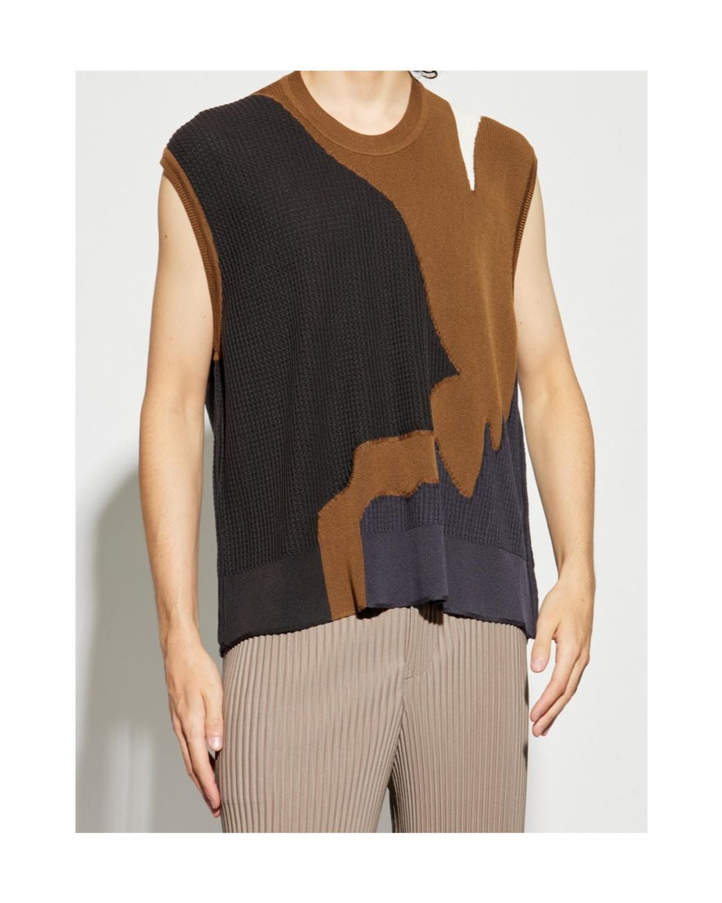 Homme Plissé Issey Miyake Black Round Neckline Vest for men