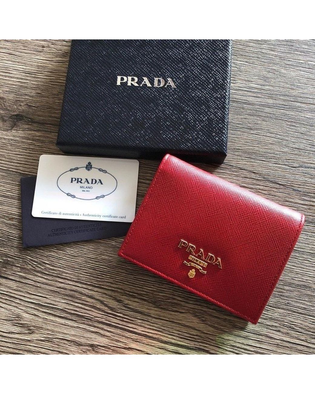 Prada Logo Compact Wallet in Red | Lyst