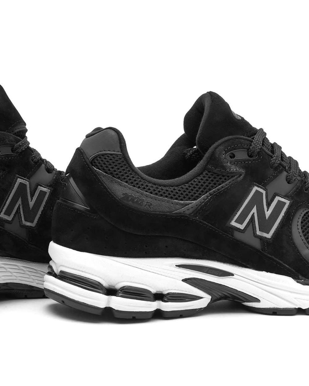 New Balance Black 2002R Lace-Up Sneakers for men