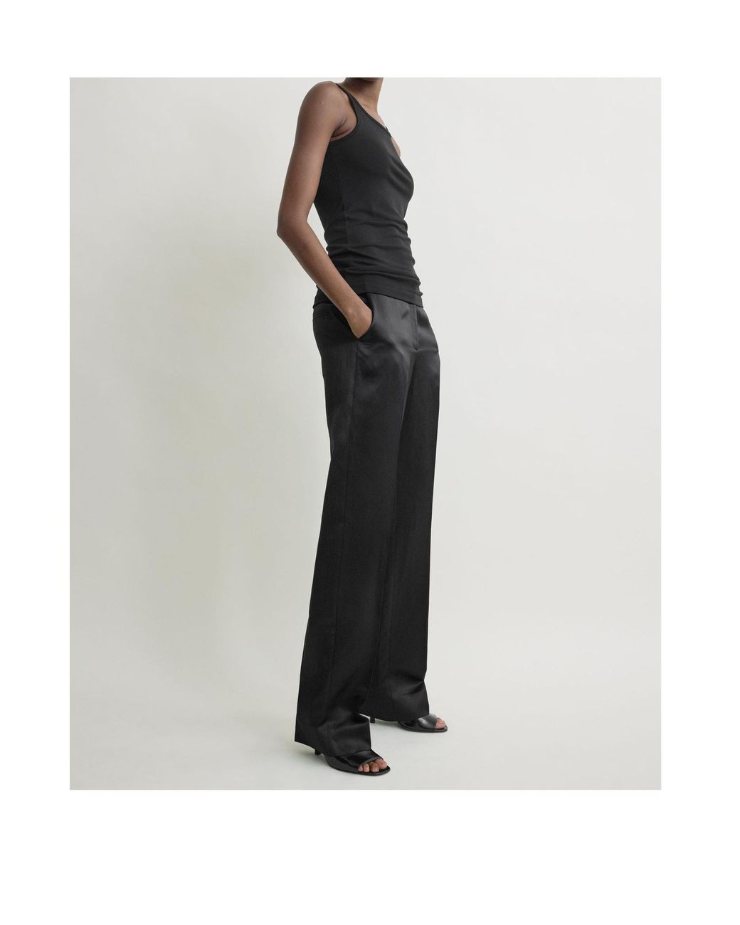 Totême Black Fluid Tank