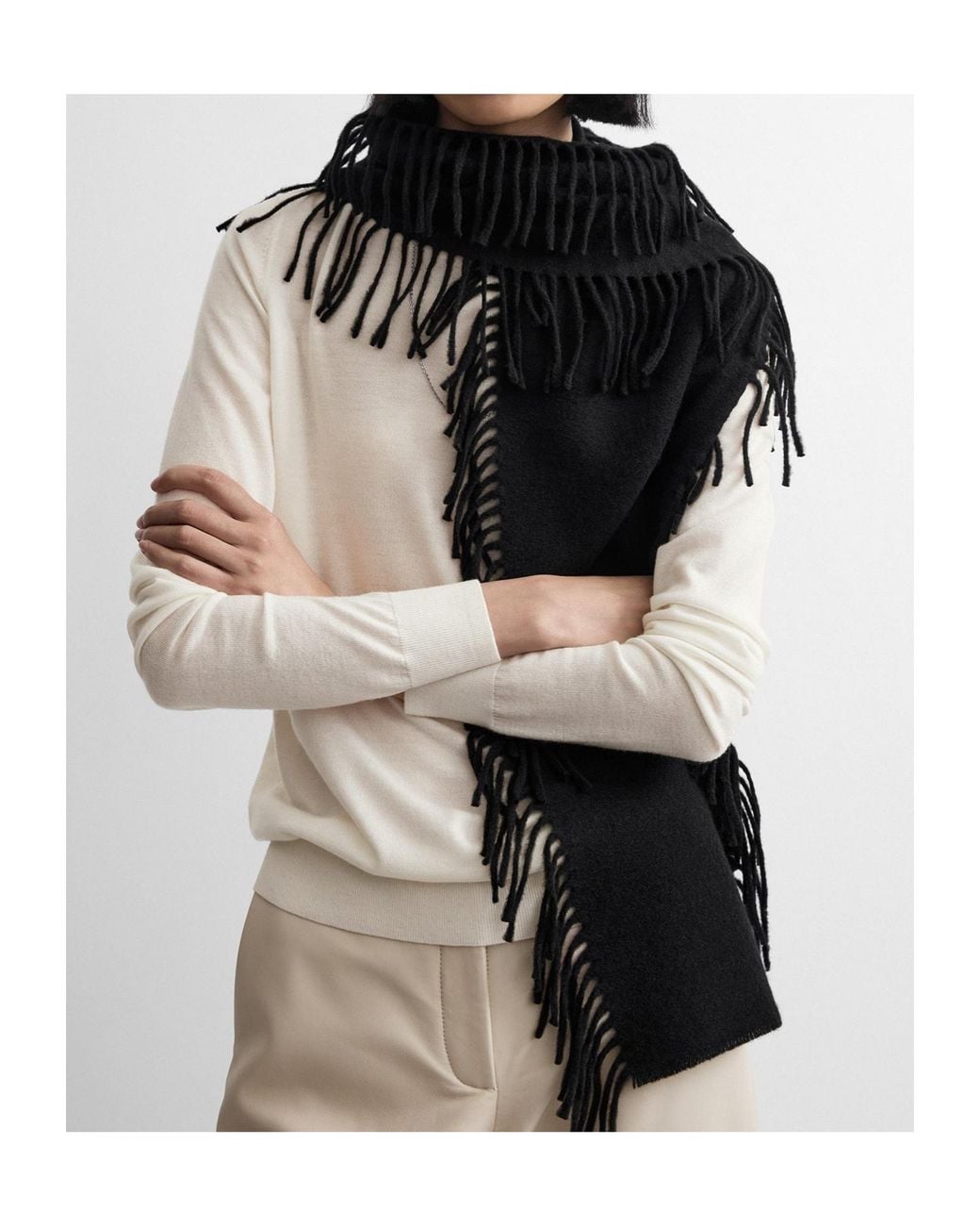 Totême Black Cashmere Tassel Scarf