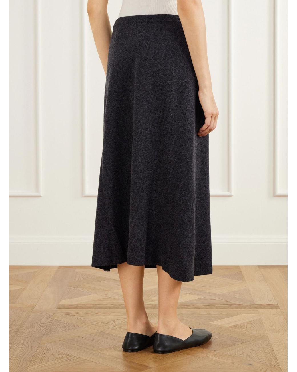 Allude Black Minimalist Midi Skirt