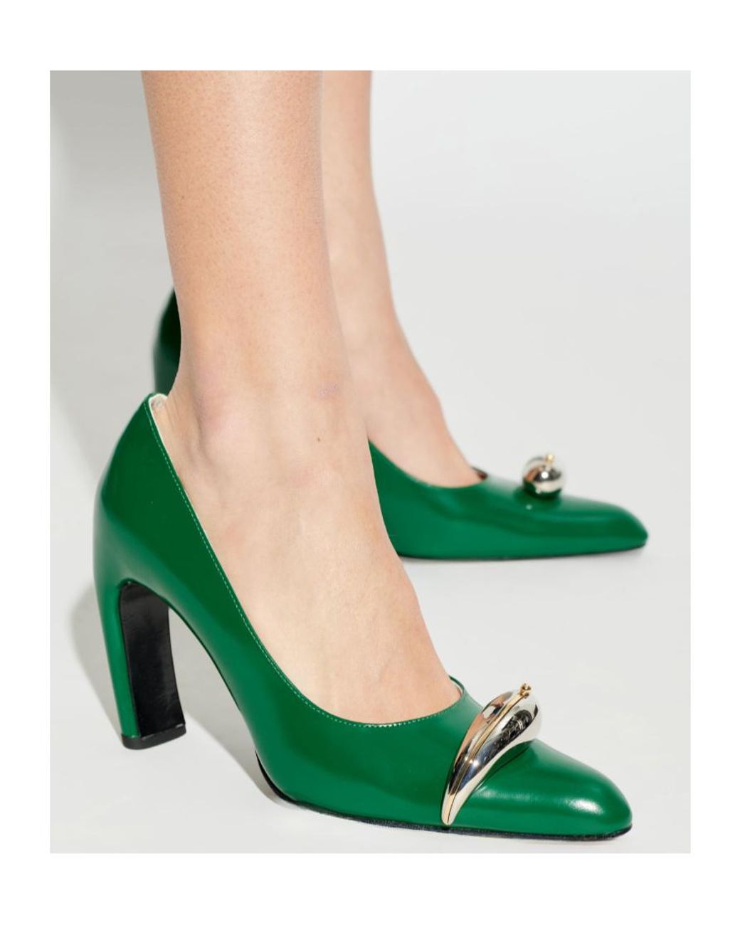 Tory Burch Pierced Pumps in Green | Lyst