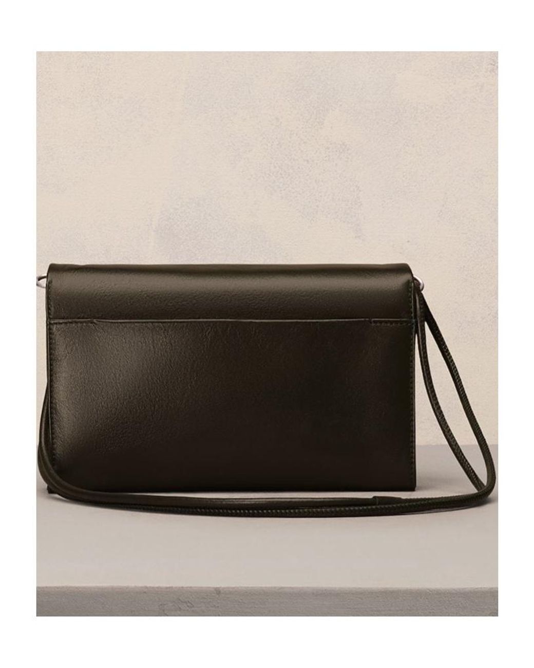 【AMI PARIS】Logo Plaque Foldover Top Shoulder Bag(送料込み) 2495cd616208bd786bbb04a4d71ff8
