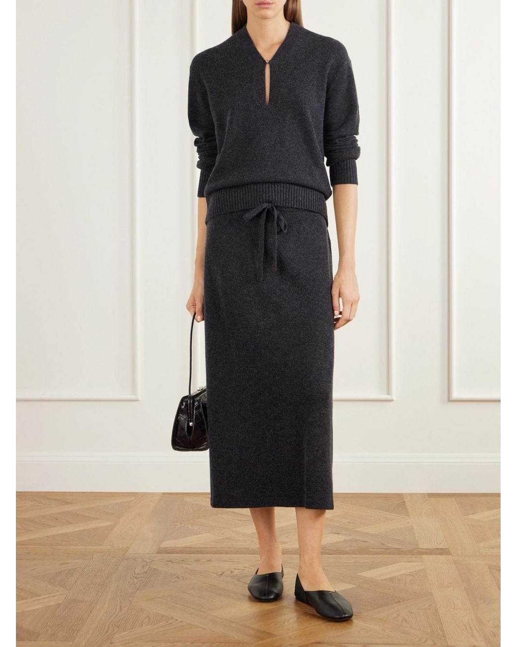 Allude Black Minimalist Midi Skirt