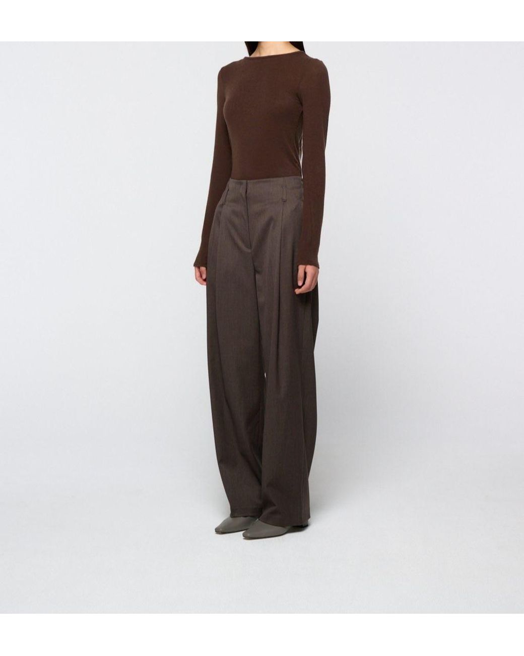 Amomento Brown Round T-Shirt