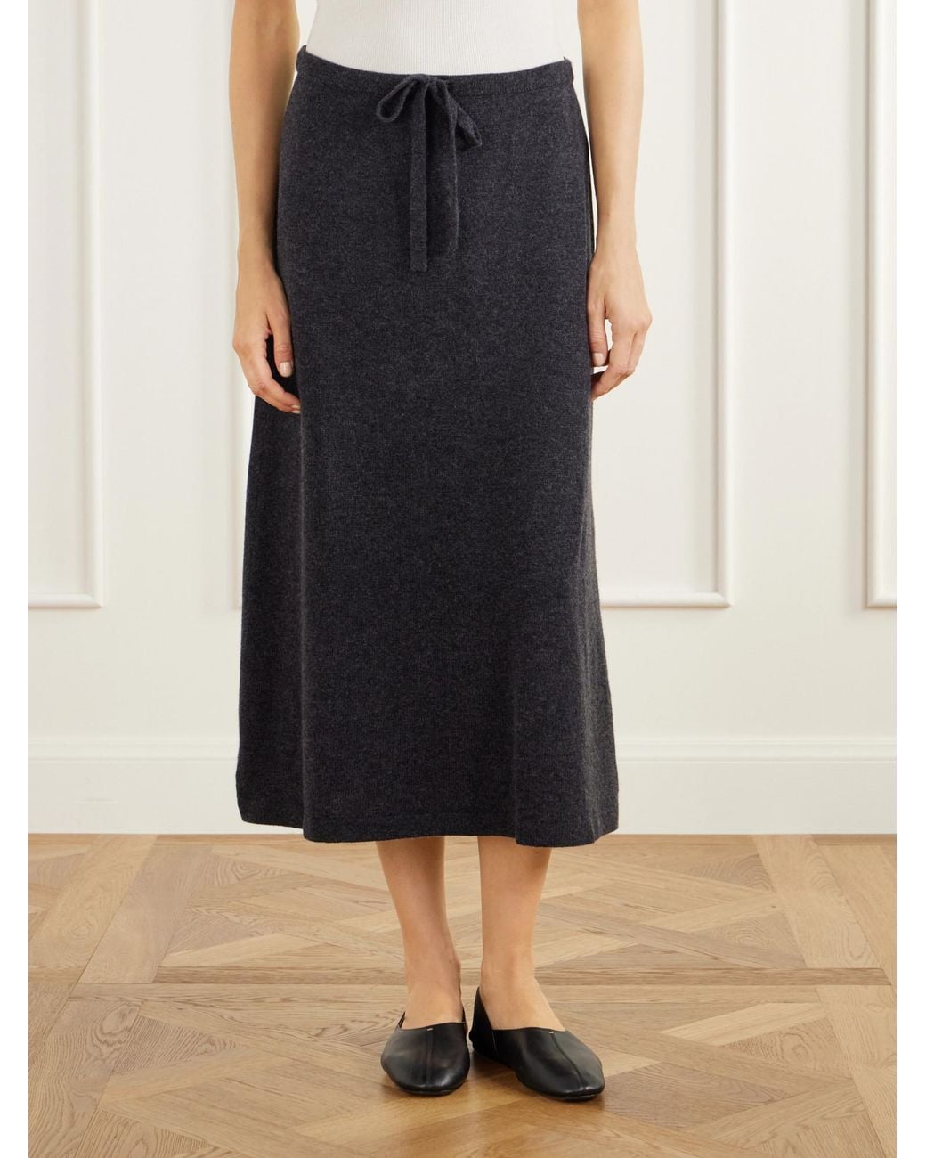 Allude Black Minimalist Midi Skirt