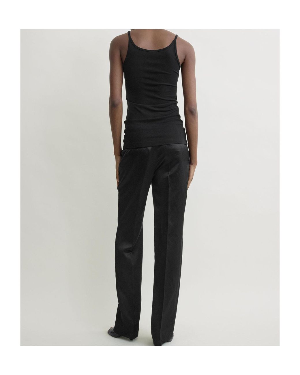 Totême Black Fluid Tank