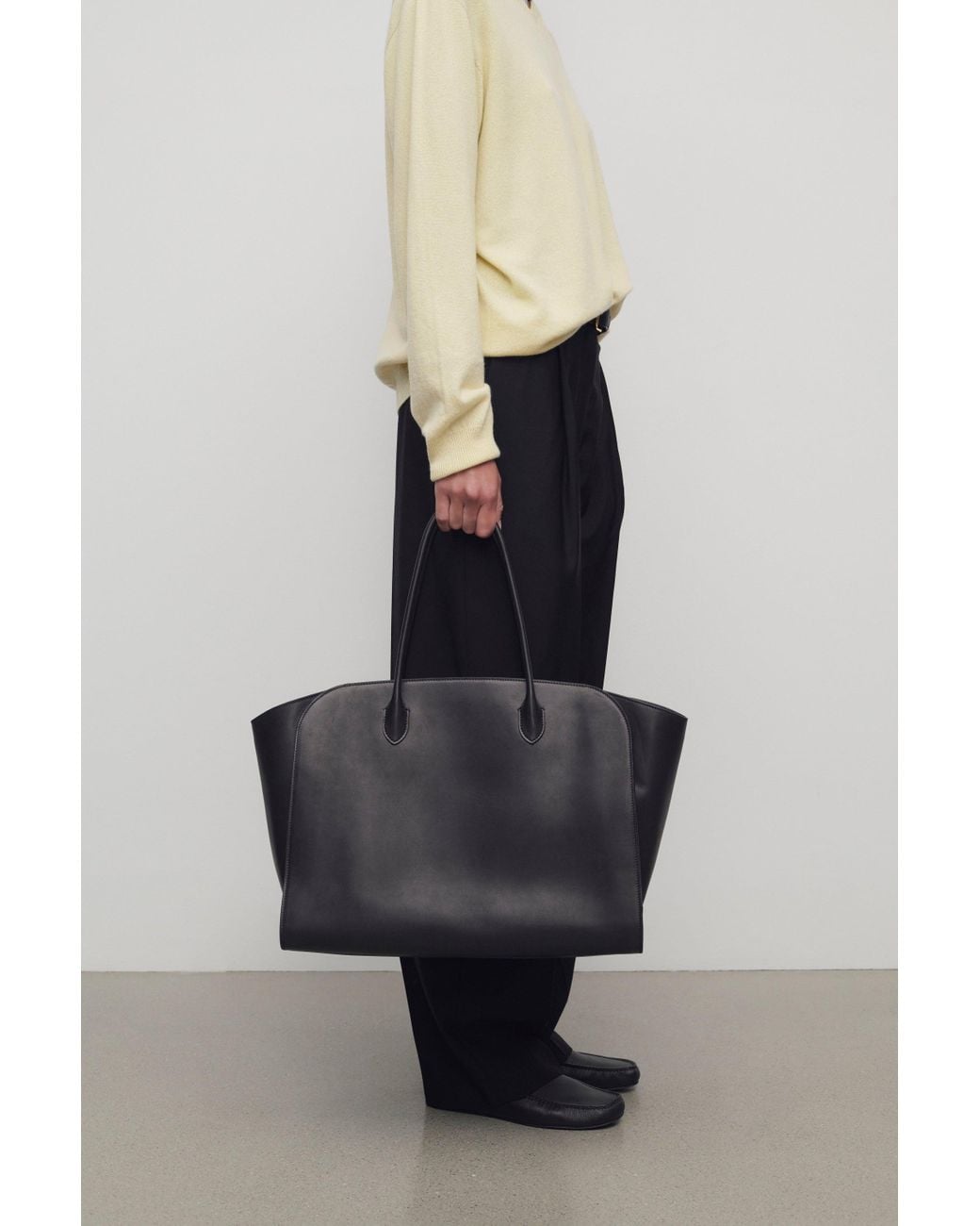 マルロー　MARLO TOTE BAG ブラック　17 シボあり The Row Marlo 17 Handbag in Black | Lyst UK