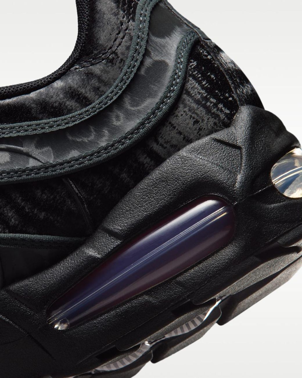 Nike Black Air Max Joga Bonito Low-Top Sneakers for men