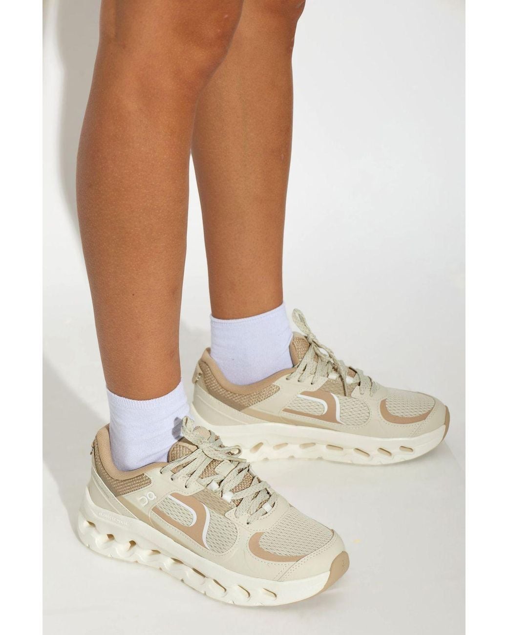On Shoes White Cloudtilt Arc Low-Top Sneakers