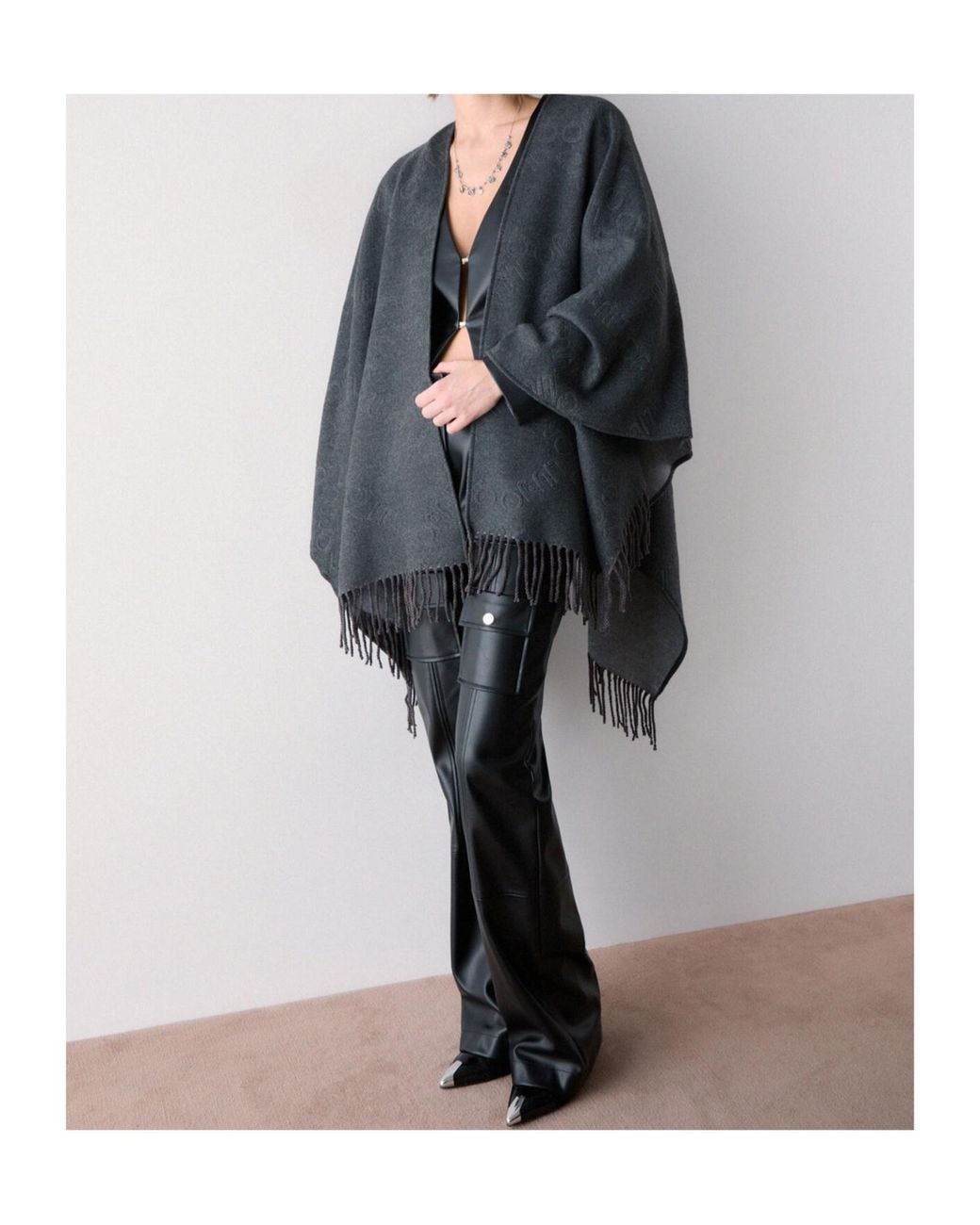 Liu Jo Gray Logo-Jacquard Fringed Scarf