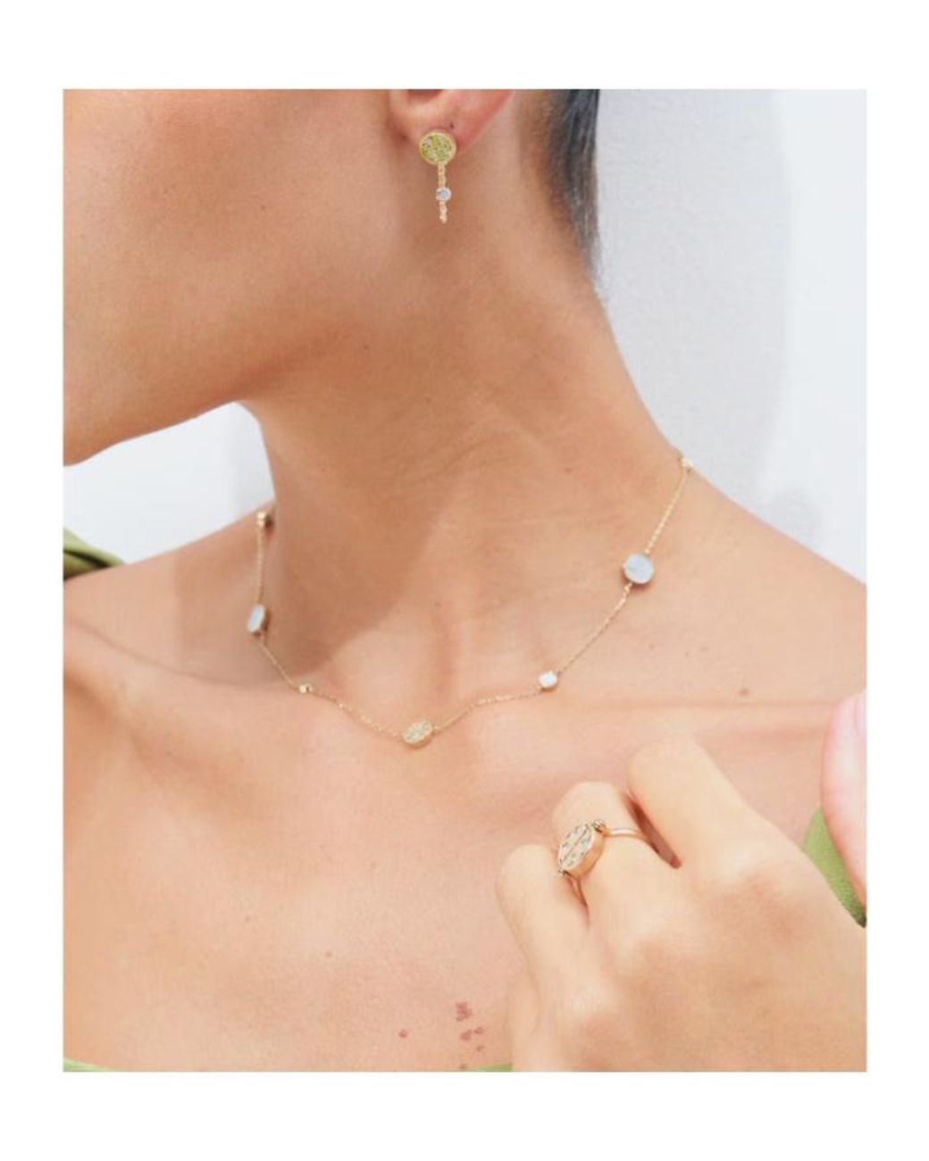 Tory Burch White Icon Mother-Of-Pearl Necklace