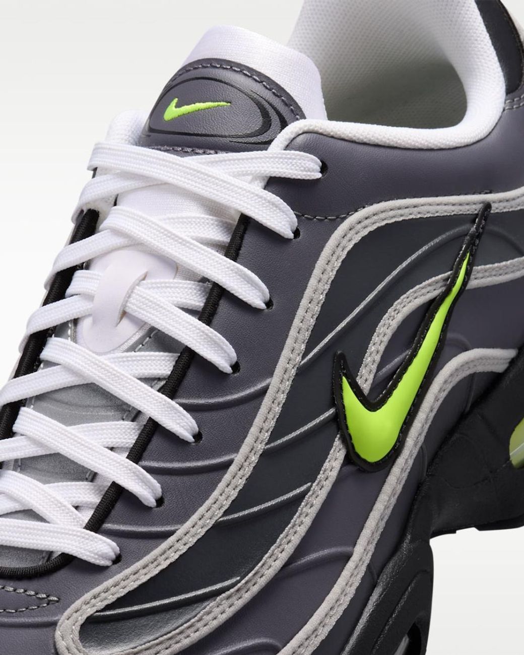 Nike Black Air Max Joga Bonito Low-Top Sneakers for men