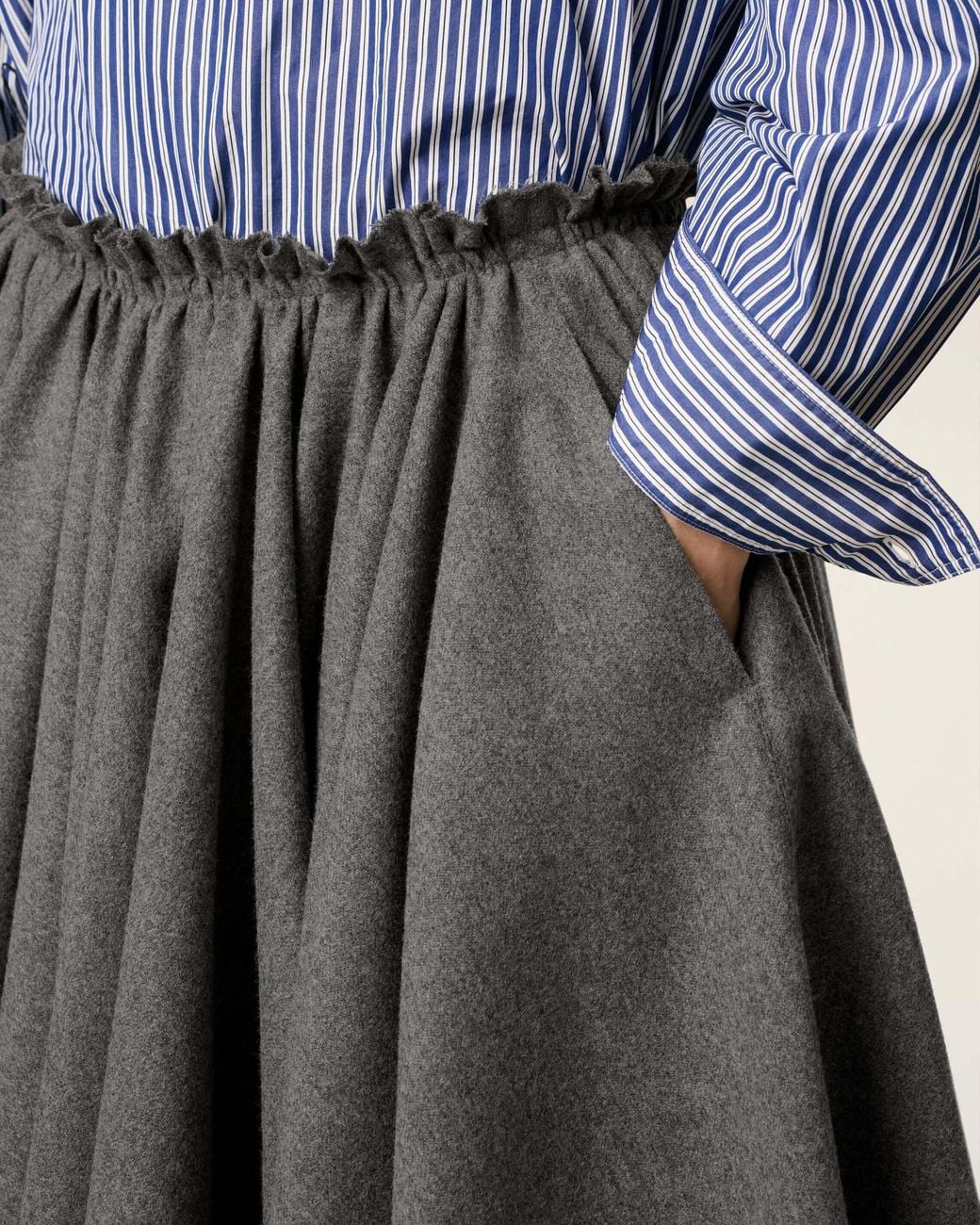 AMI Gray Elastic Waist Midi Corolla Skirt