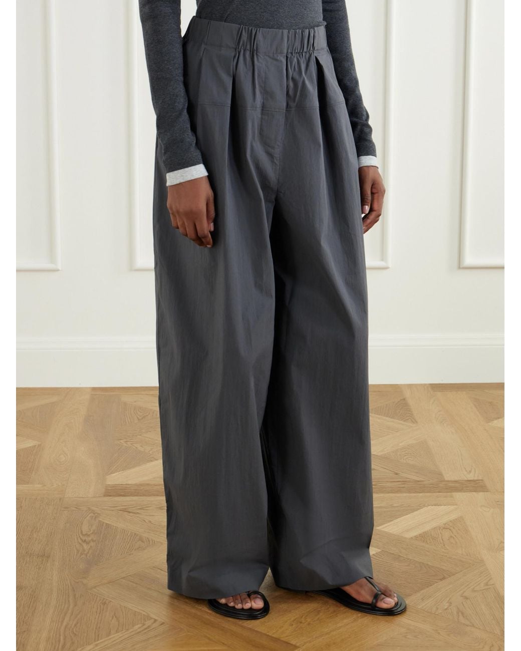 St. Agni Gray Pleated Casual Pants