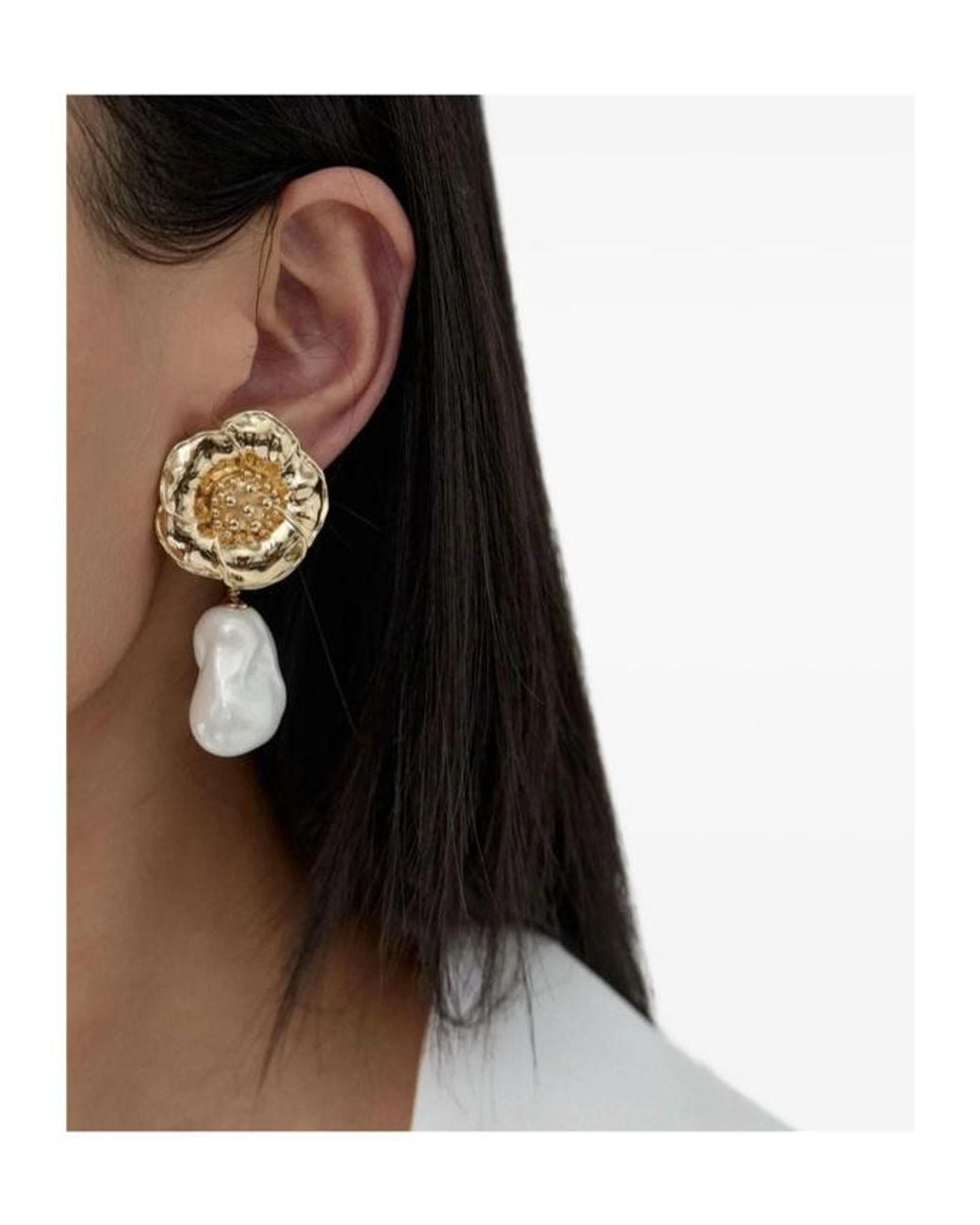 Carolina Herrera White Pendant Earrings