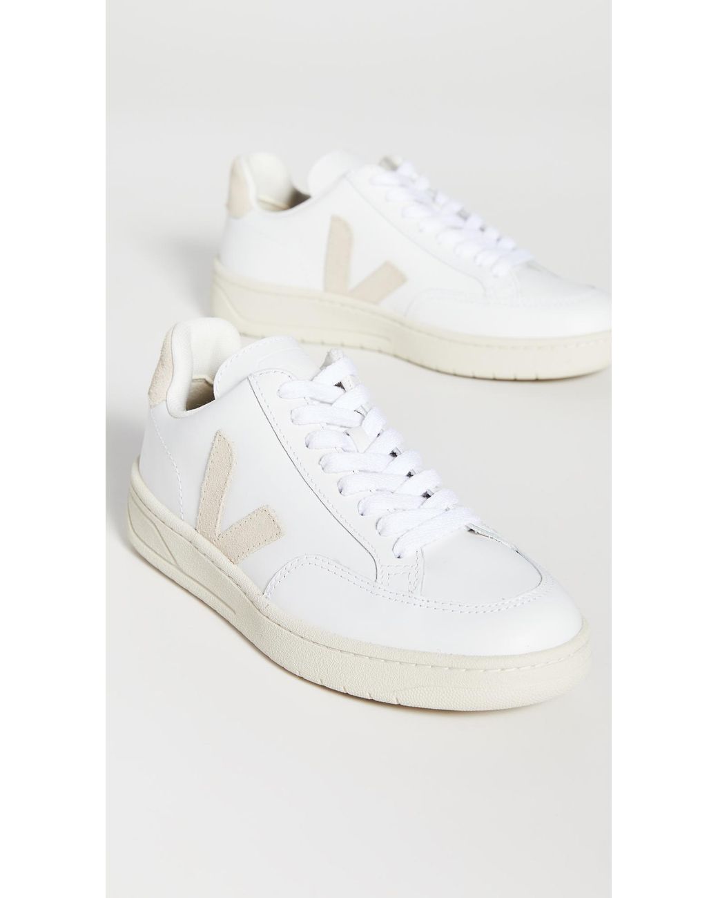 tan and white vejas