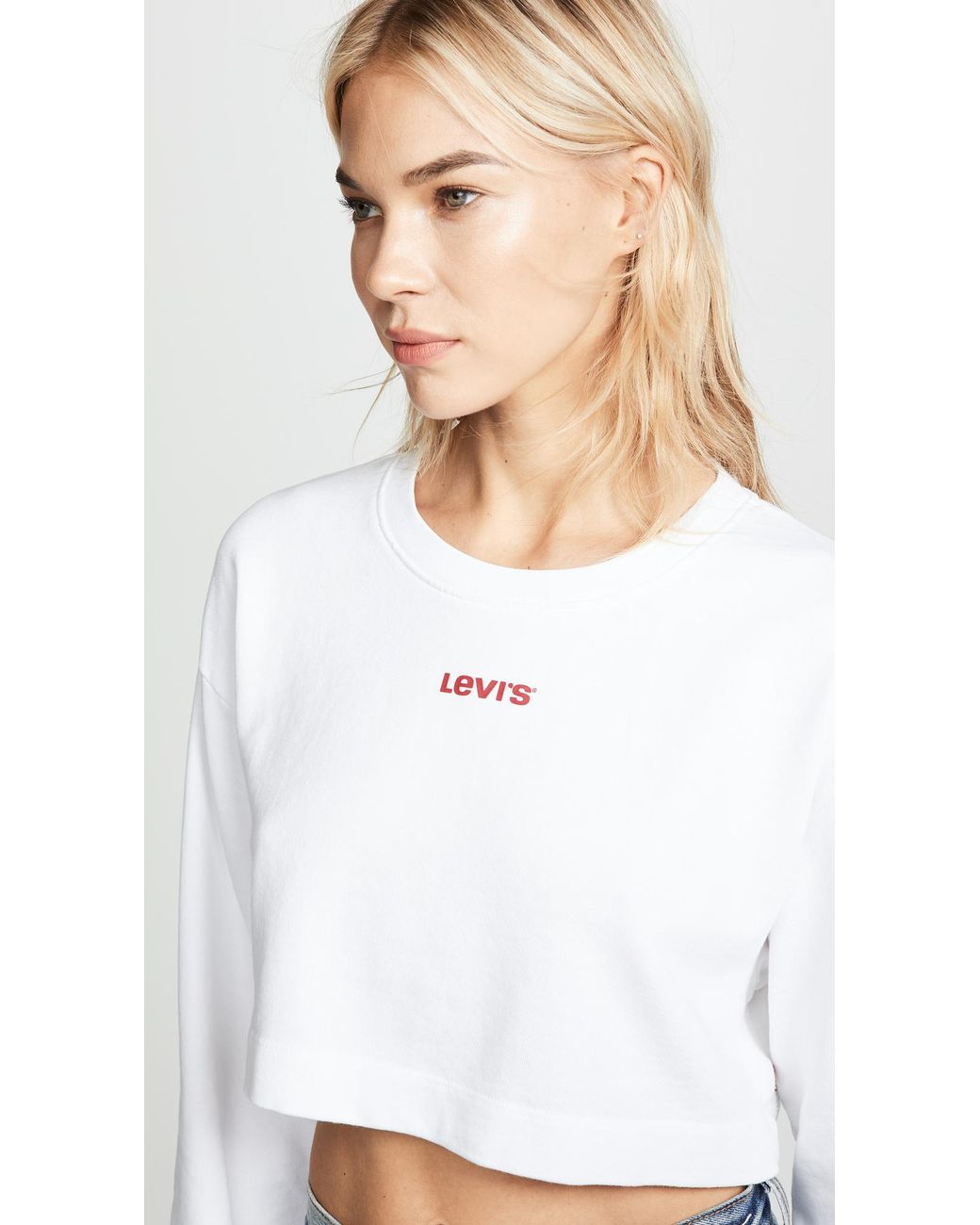 Levi's Cropped Logo Sweatshirt in White | Lyst