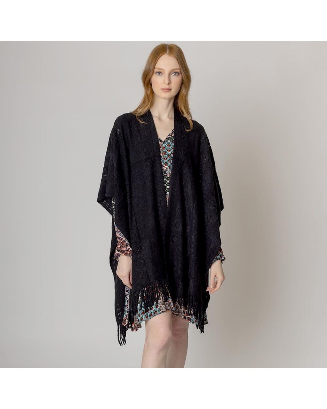 TRUEDAMES Black Solid Crochet Ruana Poncho