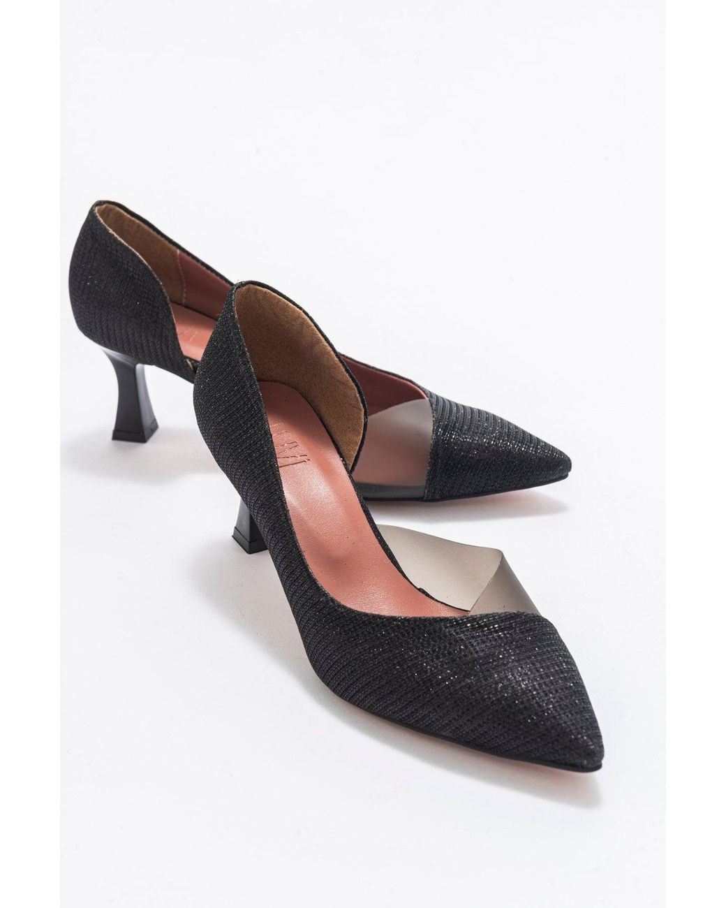Prologue Shoes Vera Pointed Toe Pump in Black | Lyst