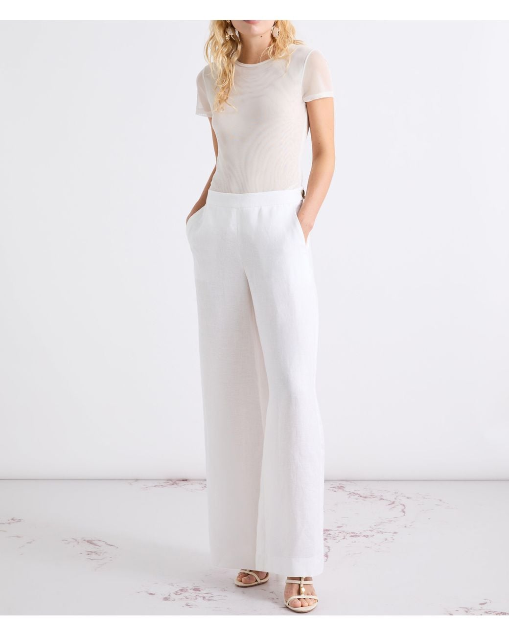 Marella White Mllottelia