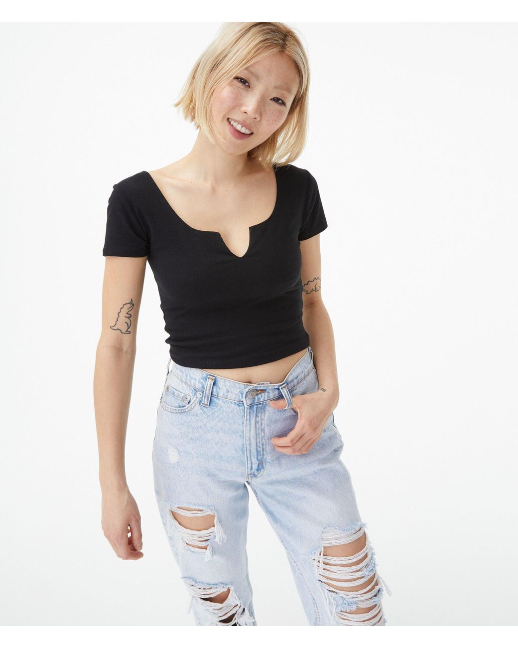 Aéropostale Seriously Soft Notch-neck Cropped Baby Tee in Black