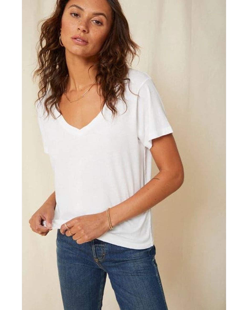 AMO V Neck Tee in White | Lyst