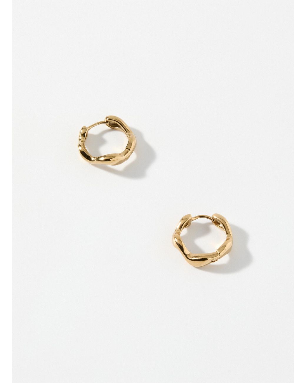 Simon's Metallic Wavy Earrings