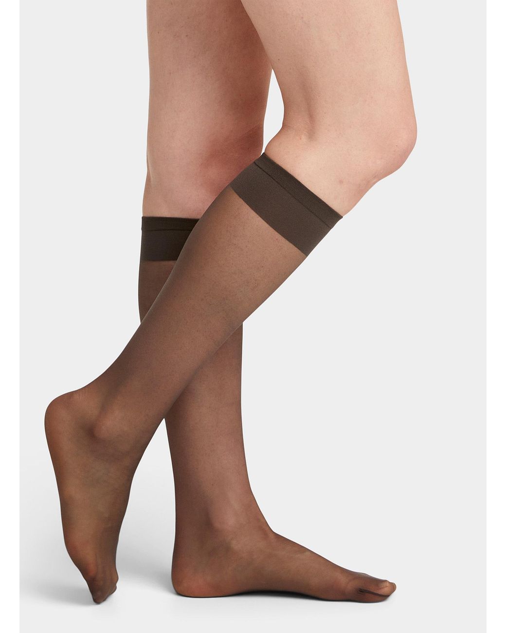 Simon's White Minimalist Knee