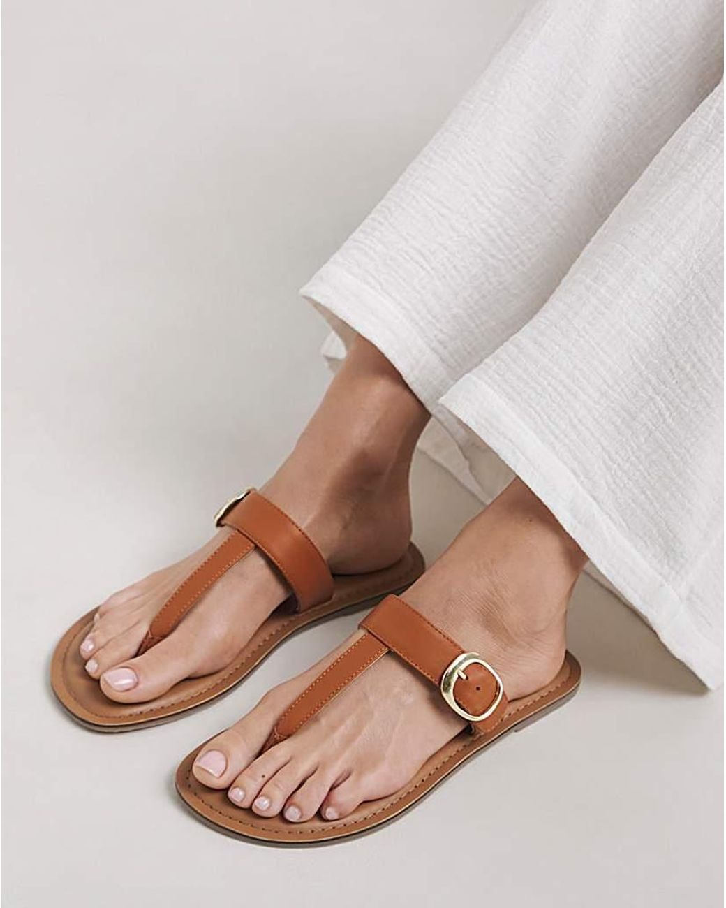 Heavenly Soles Natural Leather Toe Post Sandal Ex Wide