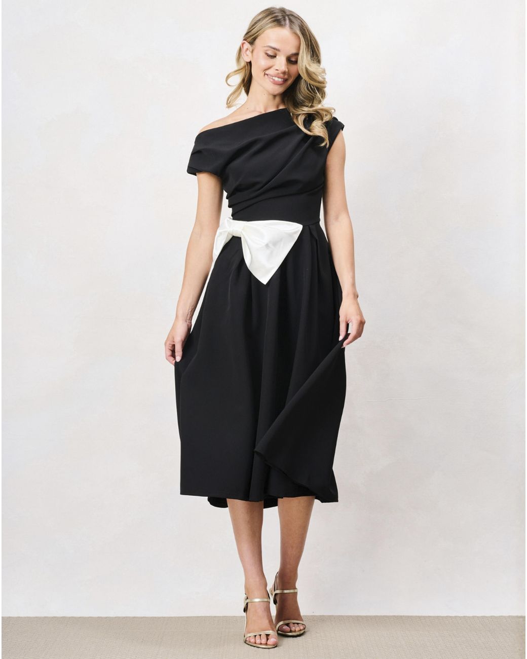 Hope & Ivy Black The Natalie Bow Dress