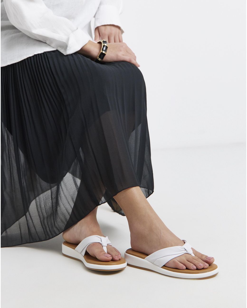 Heavenly Soles Black Toe Post Low Wedge Sandal Wide