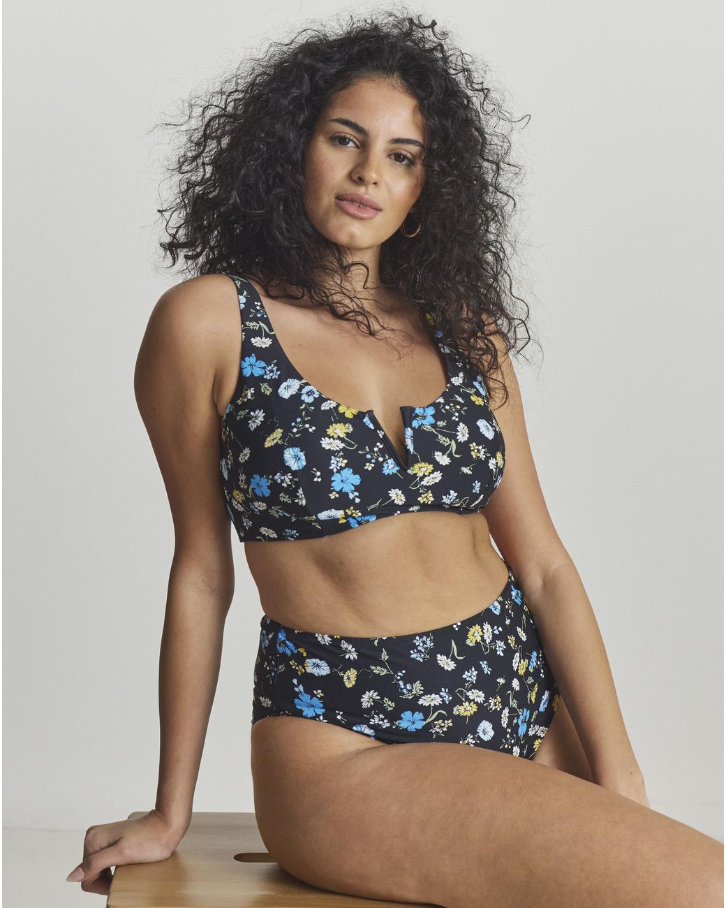 MAGISCULPT Blue V Wire Detail Bikini Top