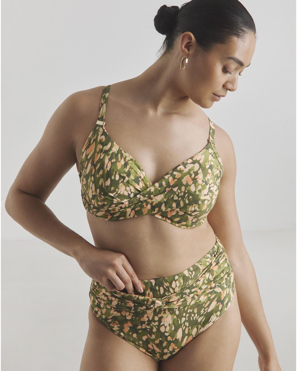 MAGISCULPT Multicolor Twist Front Plunge Bikini Top