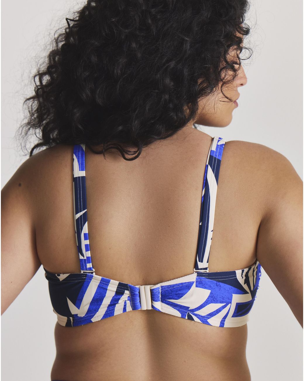 MAGISCULPT Blue V Wire Detail Bikini Top