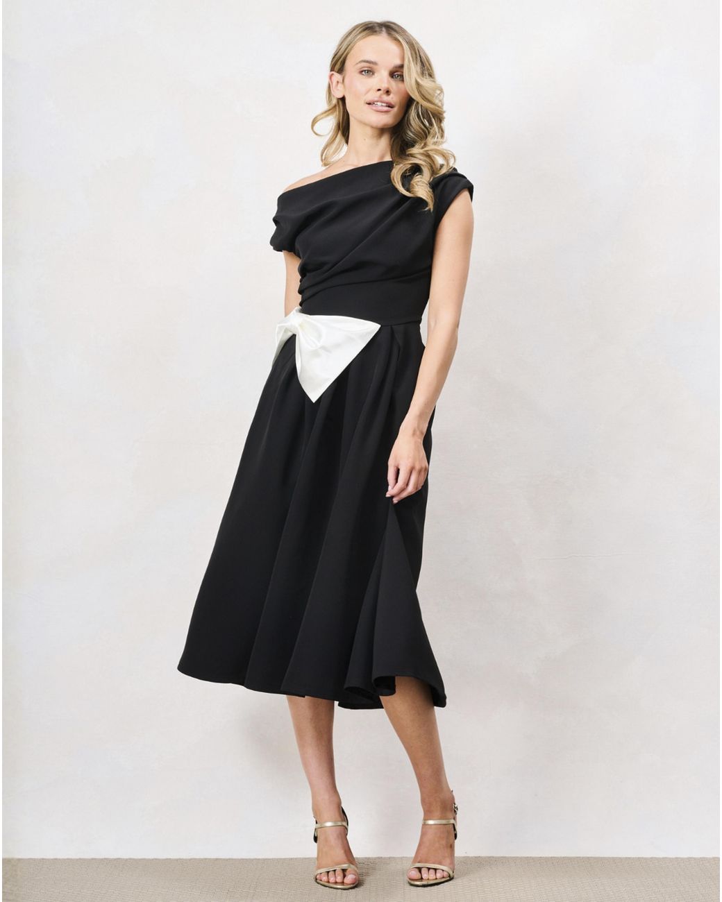Hope & Ivy Black The Natalie Bow Dress