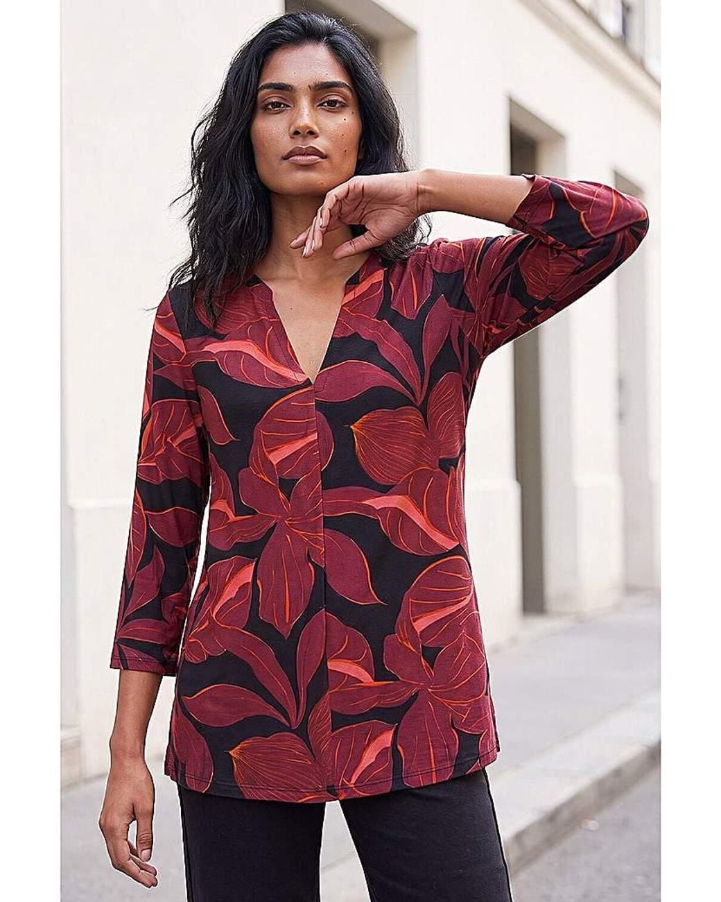 Roman Red Roman Floral V-Neck Stretch Top
