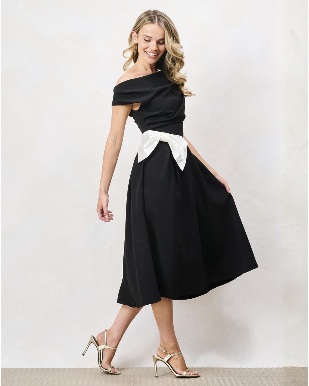 Hope & Ivy Black The Natalie Bow Dress