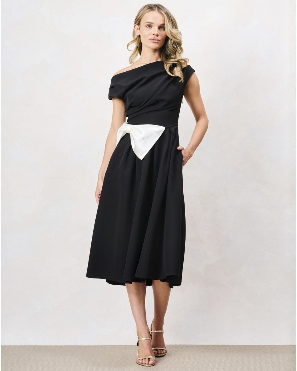 Hope & Ivy Black The Natalie Bow Dress