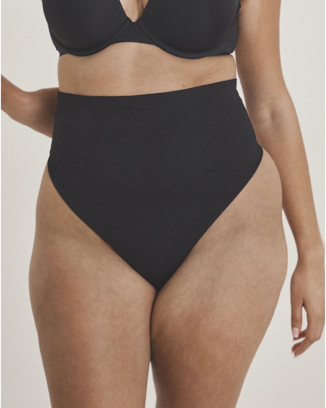 MAGISCULPT Black Seamfree Shaping Thong