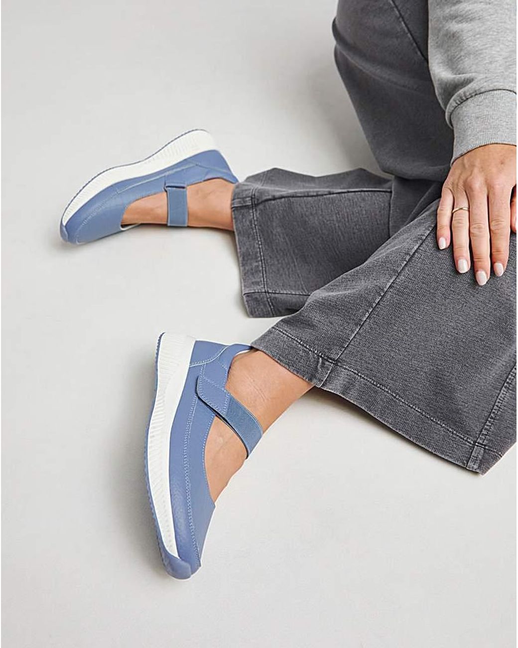 Heavenly Soles Gray T&C Bar Leather Trainer Ex Wide Fit