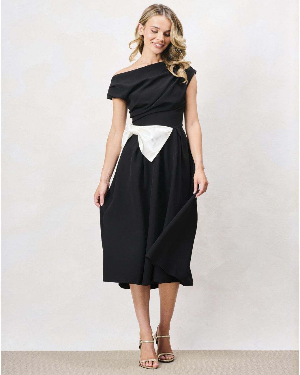 Hope & Ivy Black The Natalie Bow Dress