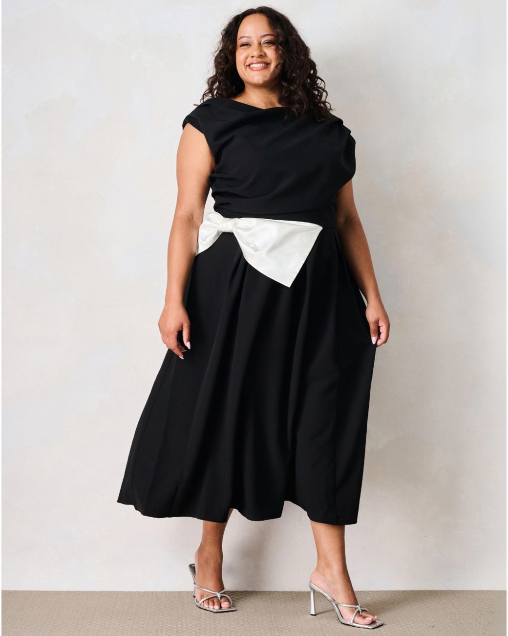 Hope & Ivy Black The Natalie Bow Dress