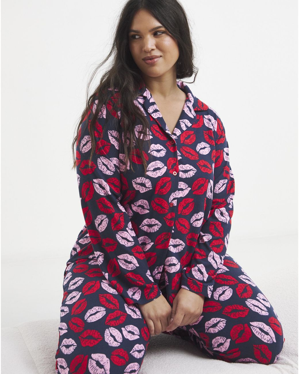 Pretty Secrets Red Snit Lip Print Revere Pyjama Set